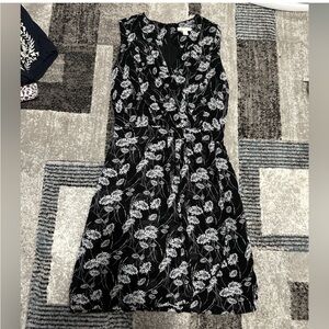3/$25 Banana Republic Black and White Floral Midi Dress